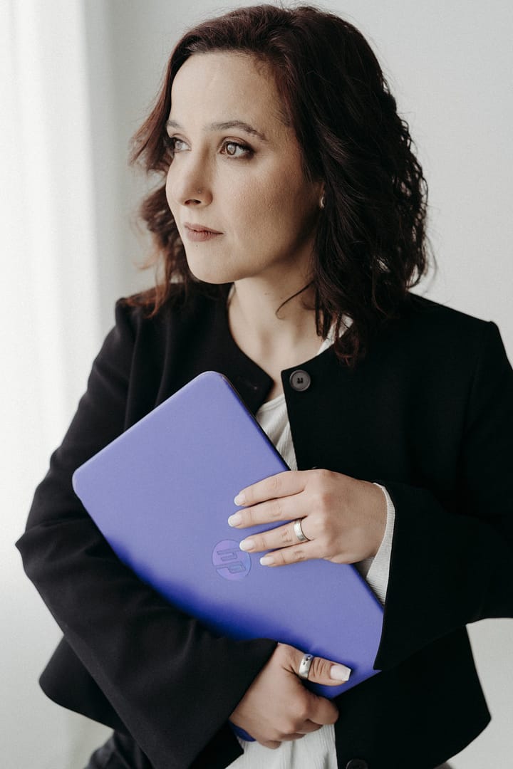 Débora Azevedo Silva, assistente virtual estratégica e fundadora da ComplianceOn