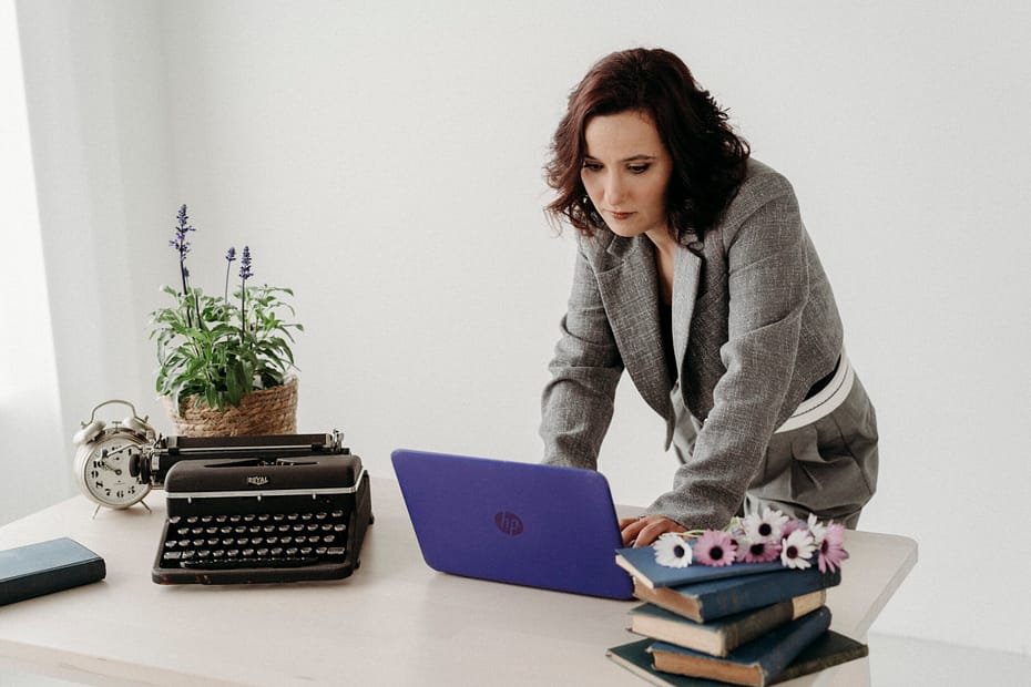 Débora Azevedo, Assistente Virtual Estratégica, a organizar a operação de um negócio com clareza e método